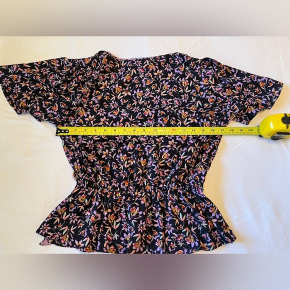 Band of Gypsies Nashville Surplice Top Black Floral Flutter Sleeve Size S Small - Picture 4 of 7